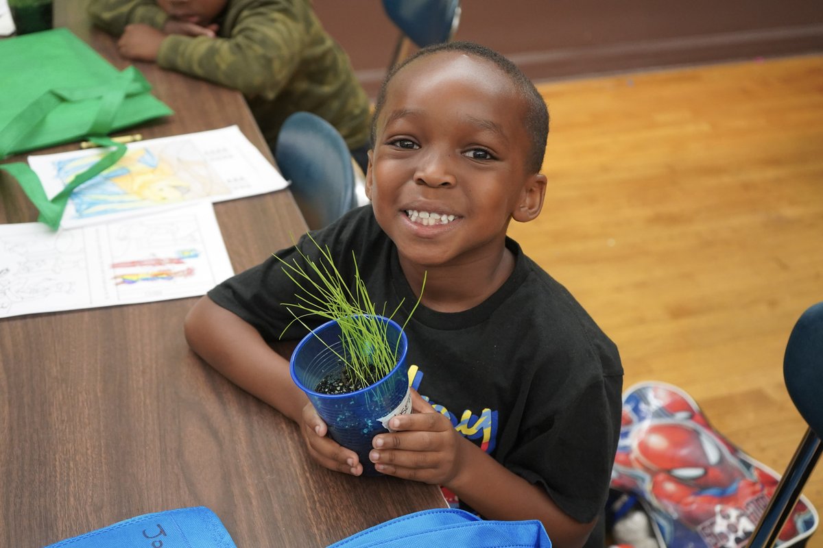 BostonSchools's tweet photo. The STEAM Academy for Change helps young innovators who want to help create change within their communities. Last week the students held their summer invention convention at the @MLKK8School. Their inventions help solve issues facing their communities using STEAM. #BPSSummer https://t.co/lokpylr9BW