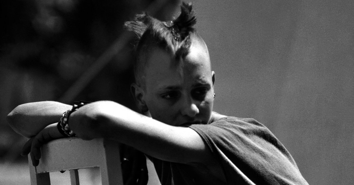 franceculture's tweet photo. Fin des rêves et des croyances ? De Dim aux punks, d'Eric Rohmer à Thierry Ardisson, les "Nuits magnétiques" s'interrogeaient en 1980 sur la crise, en 5 épisodes, et se projetaient sur la décennie à venir. #Archives #NuitsFC Tendance 80 👇
➡️ https://t.co/7KoxTaDjCH https://t.co/5lDgxleJTU