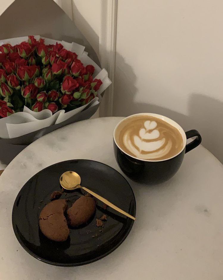 لَولا الأحبّة ماطابتّ ليالينَا 🤎.