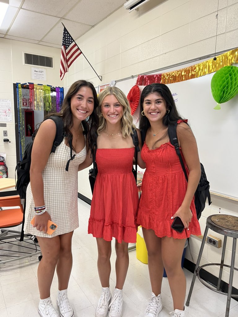Mary_CoachFen's tweet photo. These stellar athletes are ready to make the most of their senior year! @NatalieAlesia @megmrowicki2023 @HaenischLily #DressForSuccess https://t.co/JBNIVl9Dh1
