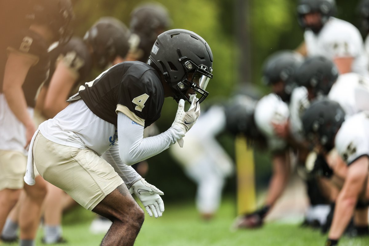 StOlafAthletics's tweet photo. No case of the Mondays for @StOlafFB this morning!

📸 GALLERY: https://t.co/u7ixyrp8JG

#OlePride | #UmYahYah | #d3fb https://t.co/aN2KyxtwyS