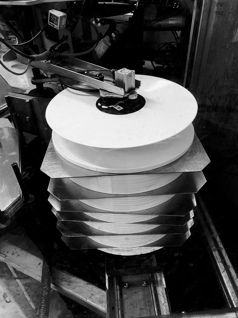 MicroforumVinyl's tweet photo. Pressing records 24/7! #vinylcollection #makingrecords #pressingvinyl #records #vinyl #madeatmicroforum https://t.co/LVkJE1fgNd