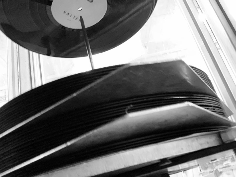 MicroforumVinyl's tweet photo. Pressing records 24/7! #vinylcollection #makingrecords #pressingvinyl #records #vinyl #madeatmicroforum https://t.co/LVkJE1fgNd