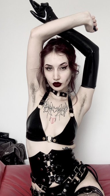 Miss Vera Violette - Berlin Domina - Feral https://t.co/sWuFvjjBd7