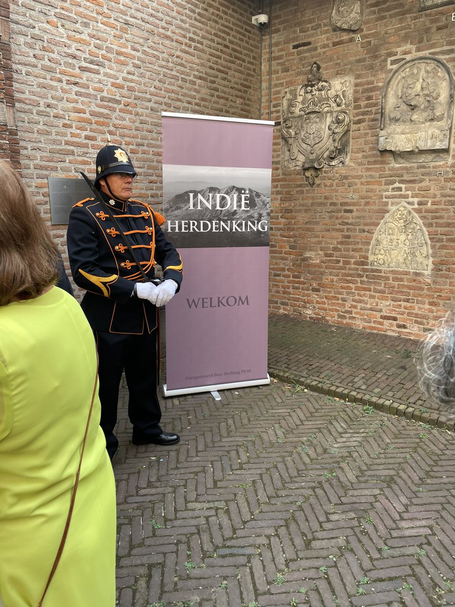 Namens gemeente Wijchen aanwezig geweest bij indrukwekkende Indië herdenking. Naast een koor, pakkende en soms emotionele speeches van locoburgemeester Broeren, de heer Humphrey de la Croix, de heer Peter de Thouars en de heer Adriaan van Dis. Opdat we nooit mogen vergeten.