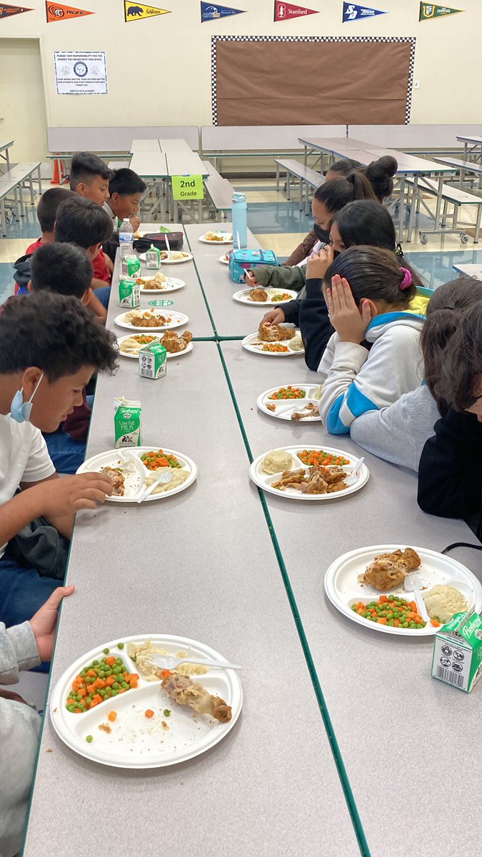 VVMS_Principal's tweet photo. Awesome lunch today.. Thx to all cafeteria staff👍 @ASA_PolarBears @zjgalvan @LCortezGUSD @verodher #AllMeansAll #GUSD https://t.co/bjwCEw5ovb