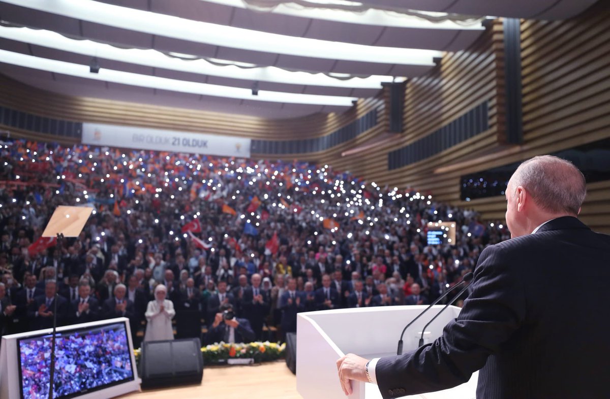 EmineErdogan's tweet photo. Yıllar önce milletimize ses olmak için doğan AK Parti'nin 21. kuruluş yıl dönümünün heyecanı ve gururu içerisindeyiz. 

Türkiye sevdamız için tek gayemiz hizmet etmek. Gönül kapılarını bizlere açan milletimizin desteğiyle nice yıllar diliyorum. #BirOlduk21Olduk @Akparti https://t.co/XWEX7x3zLI
