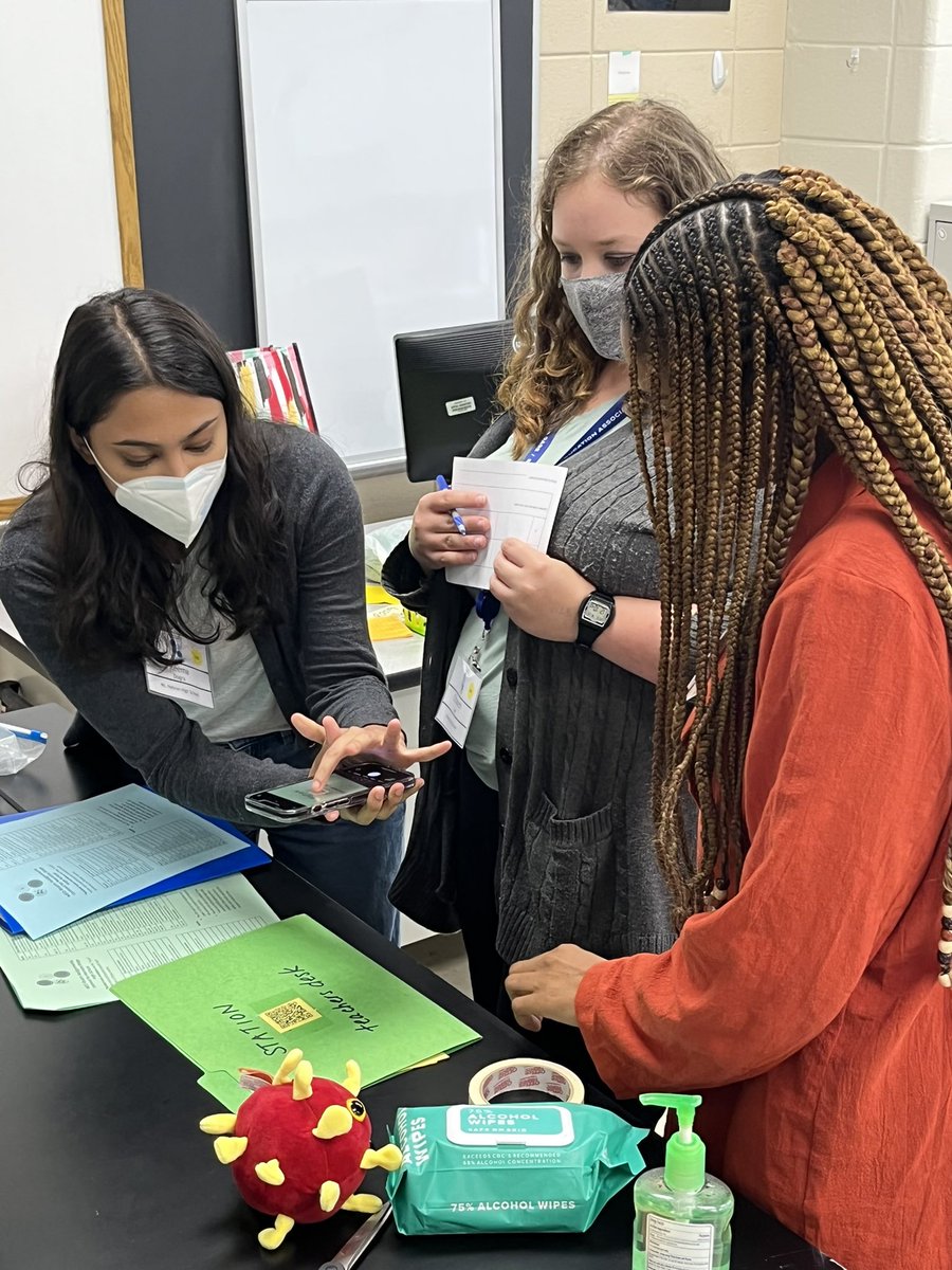 jaclyn_austin's tweet photo. 2day was a great day of getting 2 know our #secsci educators new 2 our @hcpss community! Modeling getting 2 know learners with a share trade discussion, community circle, & safety scavenger hunt among other things. Looking forward to day 2 of #hcpssneo ! #ngss #scied #ngsschat https://t.co/lkTgI7OLA8