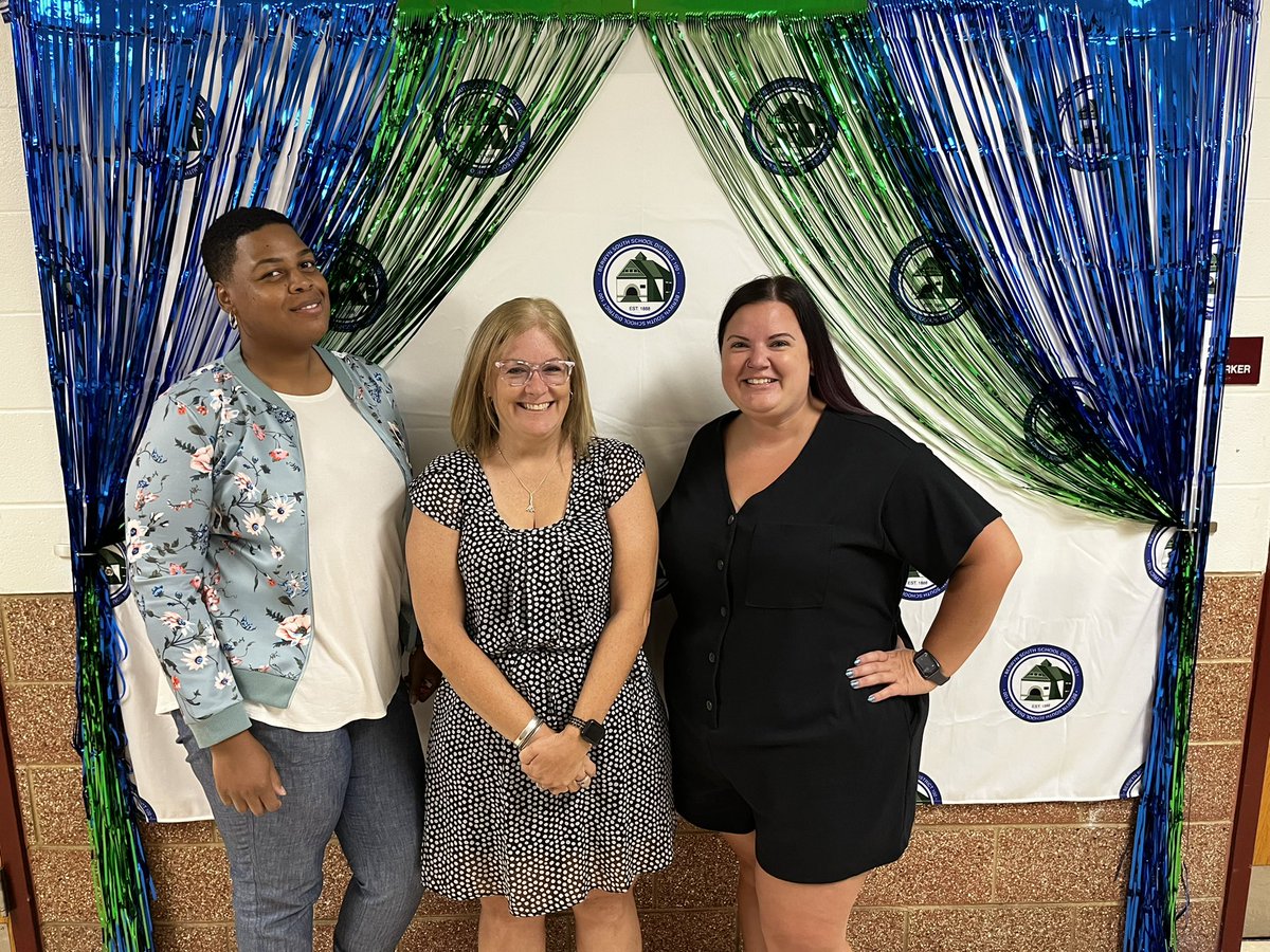 crystalcekal's tweet photo. Amazing start to the first day of new teacher week! I enjoy listening to @maryhavis share stories, @samshuman24 fun interactive icebreakers &amp; getting to know new staff members. #newteacherweek #bsd100 #bsd100inspires https://t.co/La5eNbf4cZ