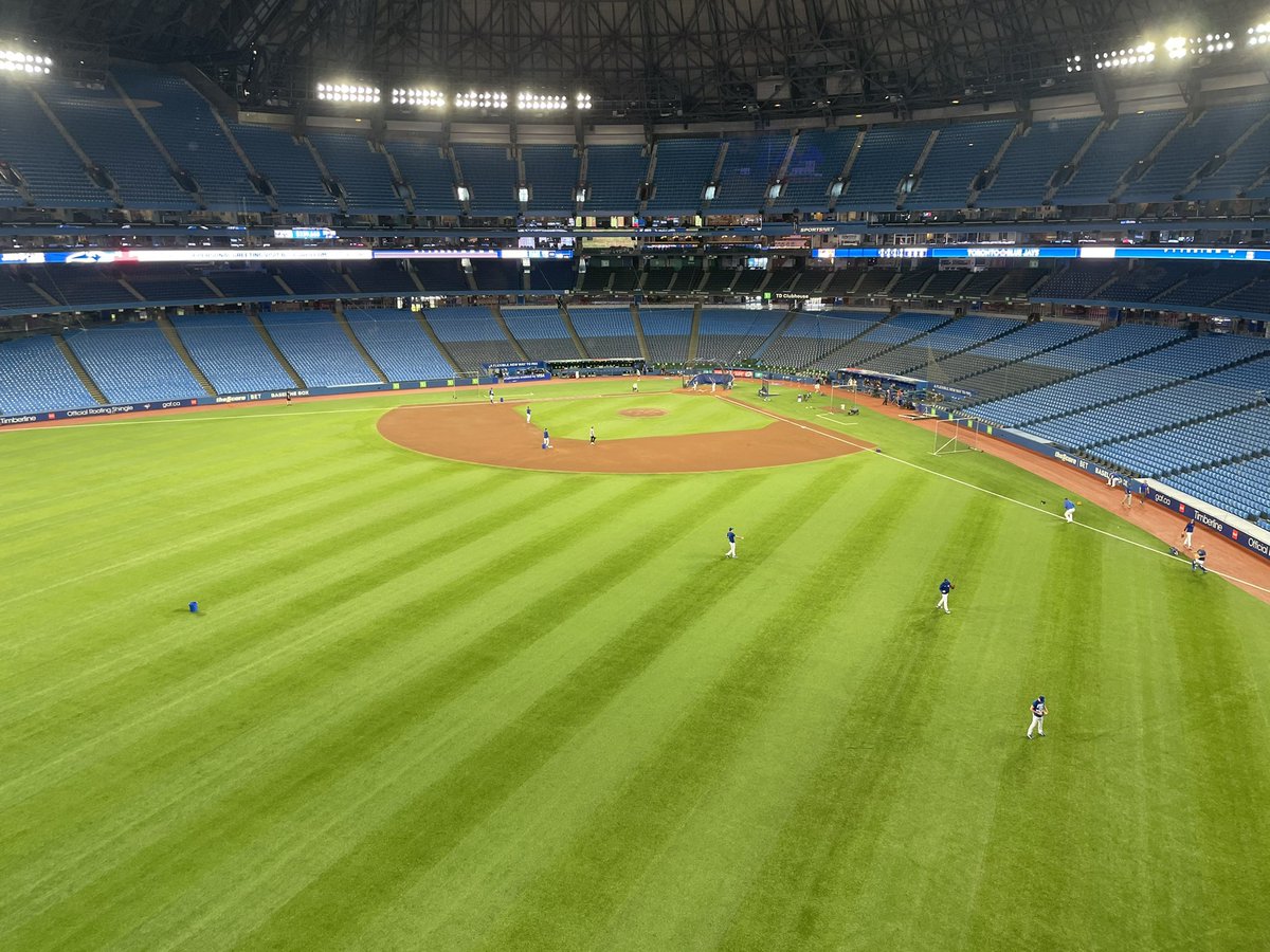 Petty786's tweet photo. Great night for a ball game. #bluejays #betterwin https://t.co/texjNqZcKD