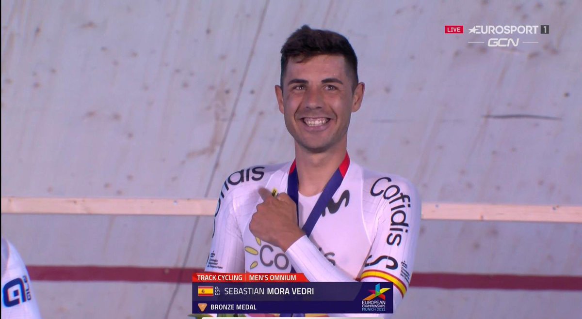 Enhorabuena <a href="/SebastianMoraV/">Sebastián Mora</a>, tan solo dos meses después de la intervención y medalla para casa! Ese dedo 👆🏻me llena de orgullo y satisfacción! #sportsmedicine #shouldersurgery