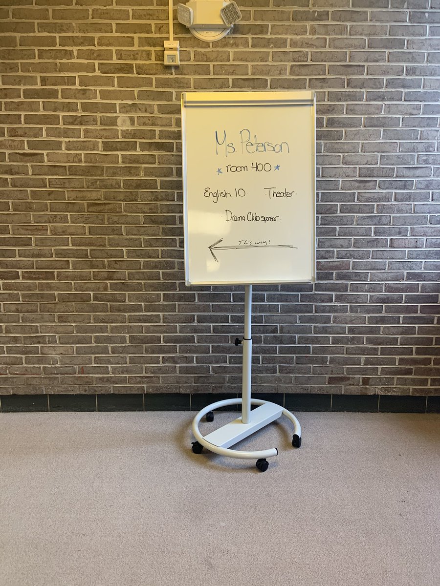 MissPTweets213's tweet photo. Happy back to school night! Stop by room 400 (next to the auditorium) to say hello 👋 https://t.co/86XVh5k2Qb