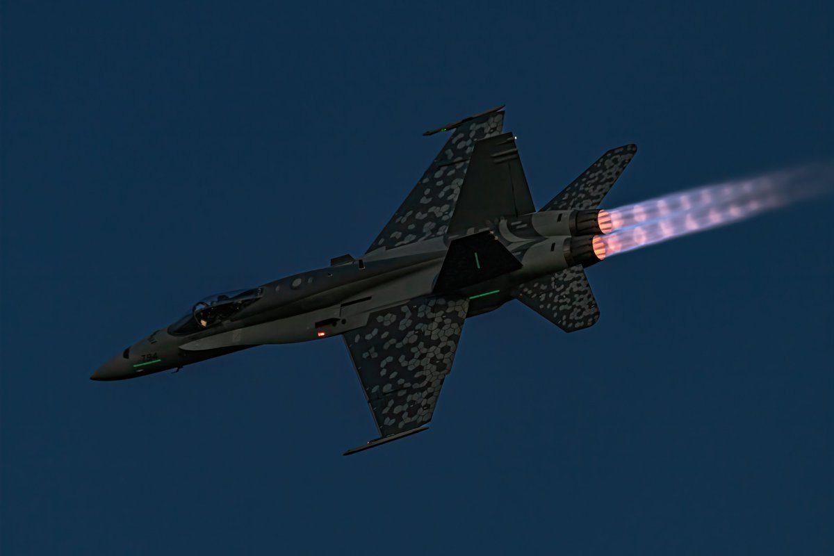 CF18Demo's tweet photo. We had a great time performing last week at the @AbbyAirshow. Many thanks to the organizers and all the people who came out to watch the show! Our next show is the @AirShowAtlantic in Debert, NS, Aug, 27 &amp; 28. See you there! 📷 Derek Heyes  #cf18demo https://t.co/yw0YMNuM2g