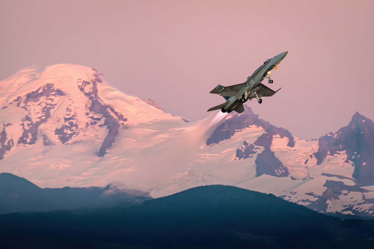 CF18Demo's tweet photo. We had a great time performing last week at the @AbbyAirshow. Many thanks to the organizers and all the people who came out to watch the show! Our next show is the @AirShowAtlantic in Debert, NS, Aug, 27 &amp; 28. See you there! 📷 Derek Heyes  #cf18demo https://t.co/yw0YMNuM2g