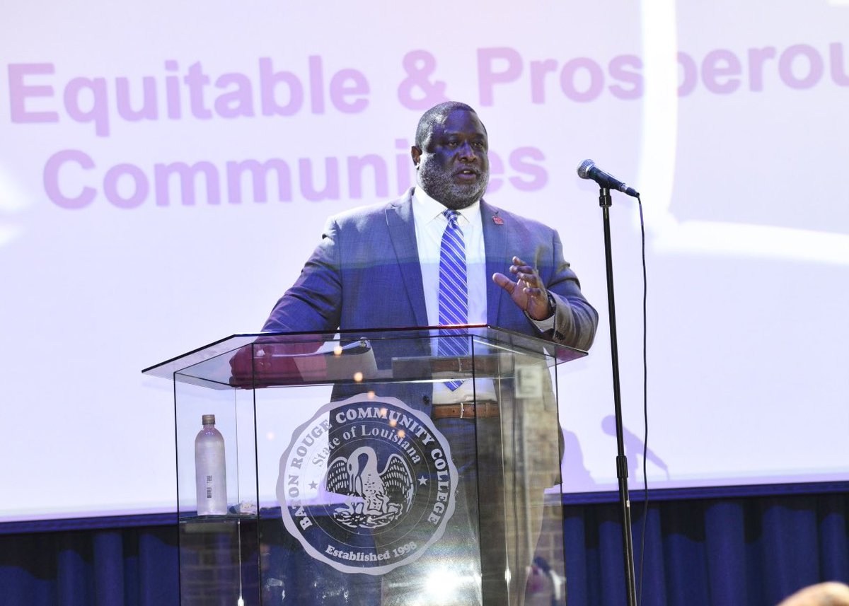 MyBRCC's tweet photo. #NowAtMyBRCC: @DrWillieESmith1 kicks off the fall 2022 semester during convocation. #EquityIsKey https://t.co/inwiQzmQkz