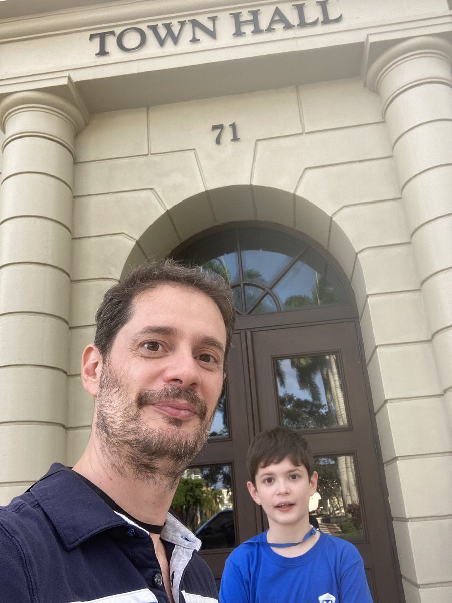 NicolasSolari's tweet photo. Happy #CityHallSelfie day to all of you from #BocaRaton! cc @polco_us_ https://t.co/wBndQu987z