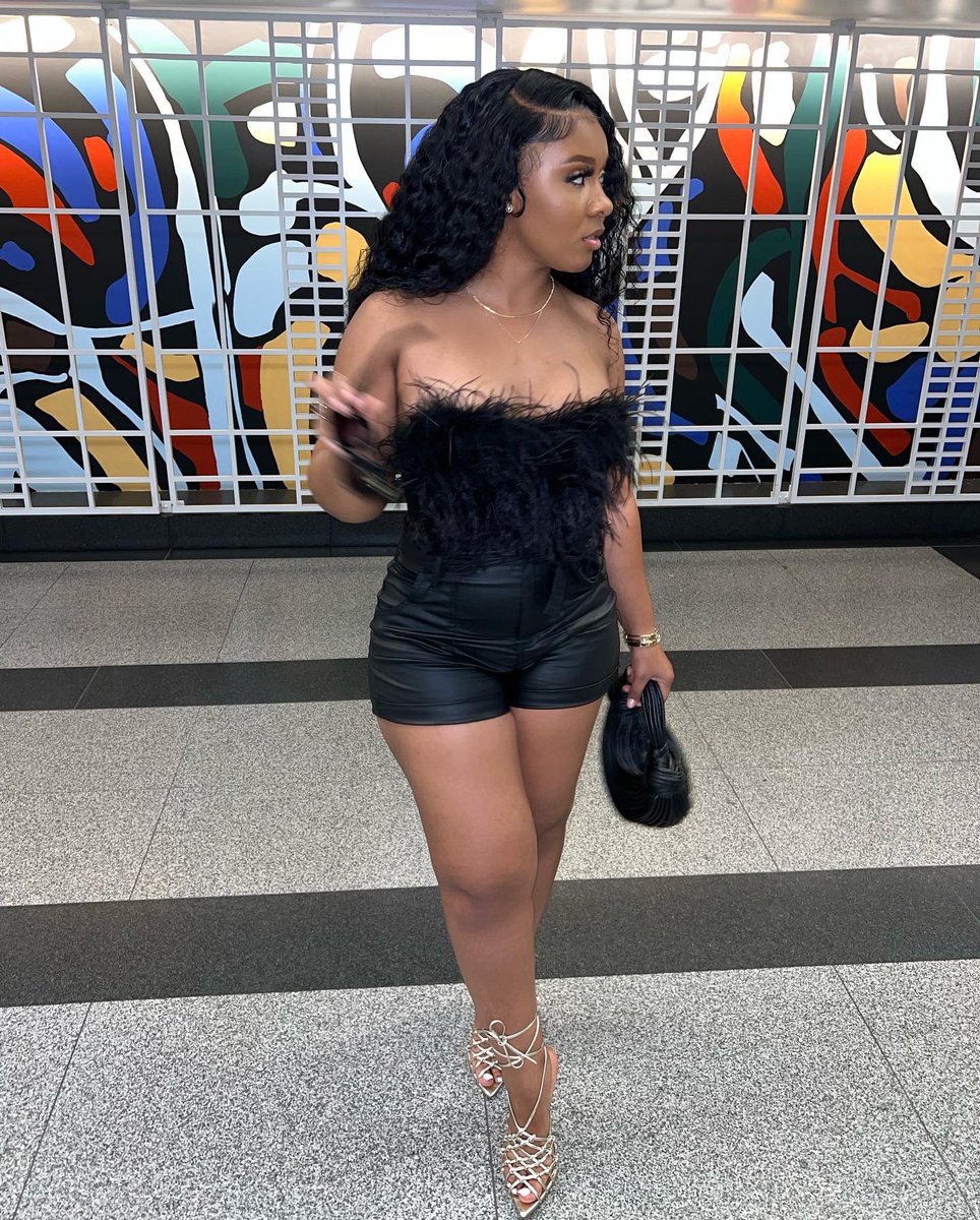 _Royaltyrose's tweet photo. She wanted change, now she short a dime🤒 https://t.co/QmgAlOFxAR