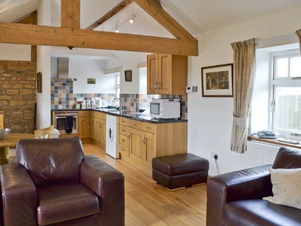 Kilburn Park Cottages, Thirsk, offers 2 holiday properties on their peaceful, private farm. They specialise in riding and hunting holidays &amp; have stables for horses 🐴 Go to YorkshireNet at yorkshirenet.co.uk/yorkshire-moor…