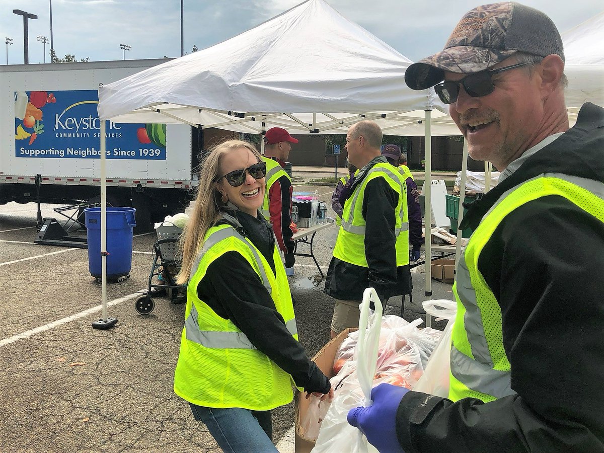 NTH_INC's tweet photo. Last Friday, alongside friends from Fluid Interiors, @GreinerCon, @krausanderson, @LSEarchitects, @ParametersMN, @SunriseBanks, and WCRA, NTH volunteered to help Keystone Community Services pack and distribute food to 324 households.  Thank you for helping our community! https://t.co/08rsepHZBF