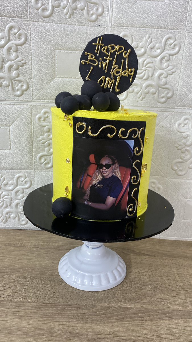 SaycheersRoyale's tweet photo. Cake for everyone. 🥰😍 https://t.co/uBQjgA9P27