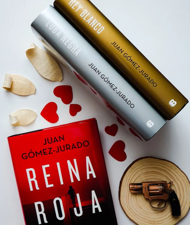 _Elclubdelos5's tweet photo. La trilogía Reina Roja de Juan Gómez-Jurado es uno de esos fenómenos literarios que todo buen amante de la novela negra policiaca debería leer.
#reinaroja #lobanegra #reyblanco  #booksbooksbooks #thriller #thrillerbooks #antoniascott #jongutierrez #libros #reseñasdelibros https://t.co/zGP4dkC5NF