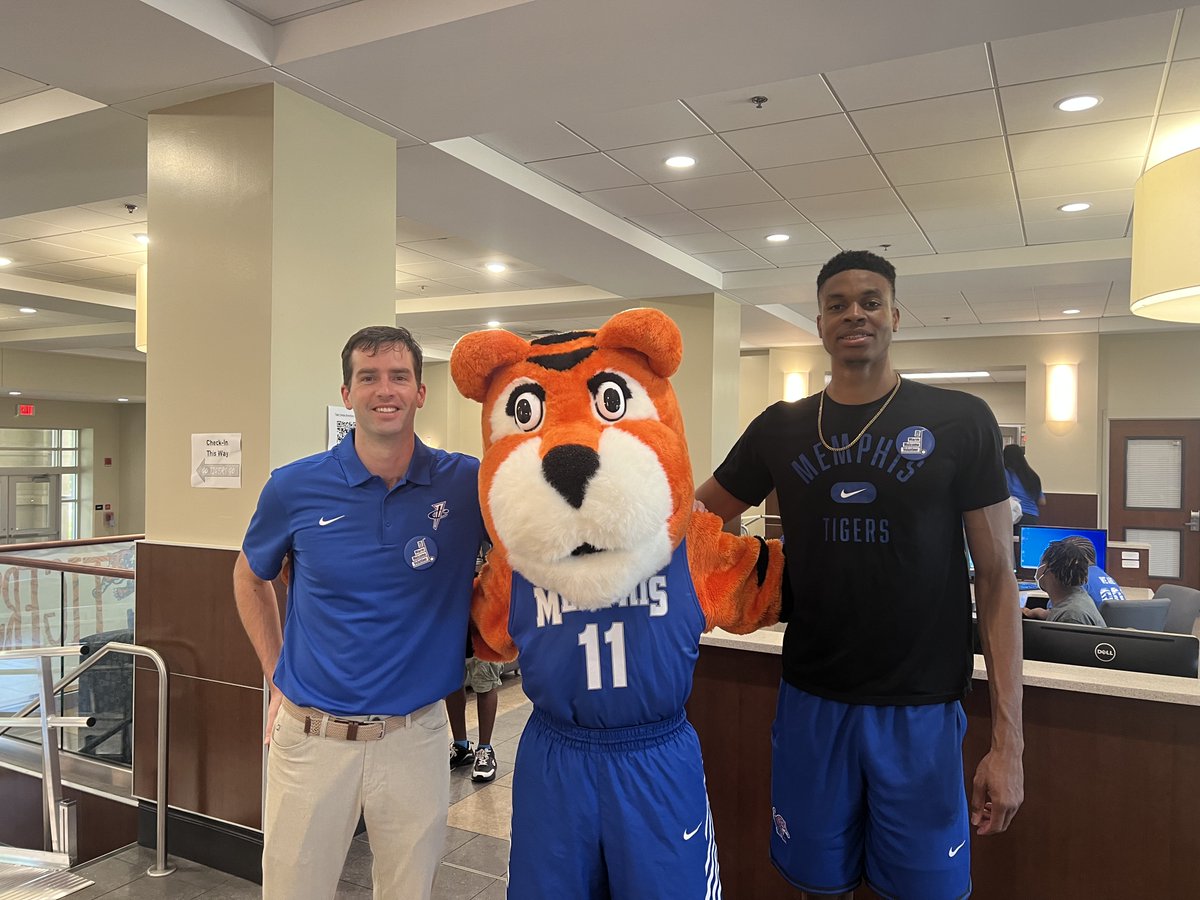 Welcome <a href="/uofmemphis/">University of Memphis</a> Class of 2026! Enjoyed helping with move in day 📦

<a href="/CASHMONEYKAO/">di5ichi🇳🇬</a> | <a href="/CoachGKelly/">Garrett Kelly</a> 

 #GoTigersGo