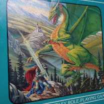 ItensRarosRPG's tweet photo. As ilustrações internas são do Larry Elmore e do Jeff Easley e a capa do Elmore é espetacular. A partir do Companion os livros BECMI são mais chatinhos de achar (cada vez menos vendidos, e com tiragens mais baixas), ainda mais completos e por um preço factível. https://t.co/AdQhGrBFRW