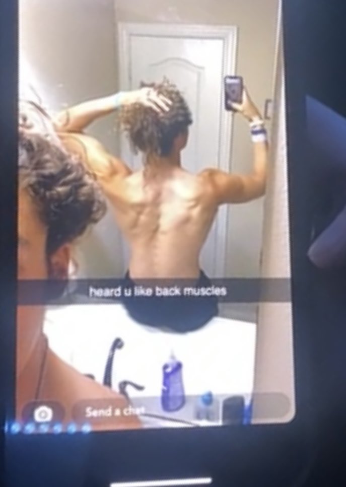 . <a href="/phoenixgrant7/">Phoenix Grant</a> you should check if <a href="/v0ntrelle/">Vontrelle Sanders</a> likes back muscles as much as he likes fingernail paint 🌈💅🏼