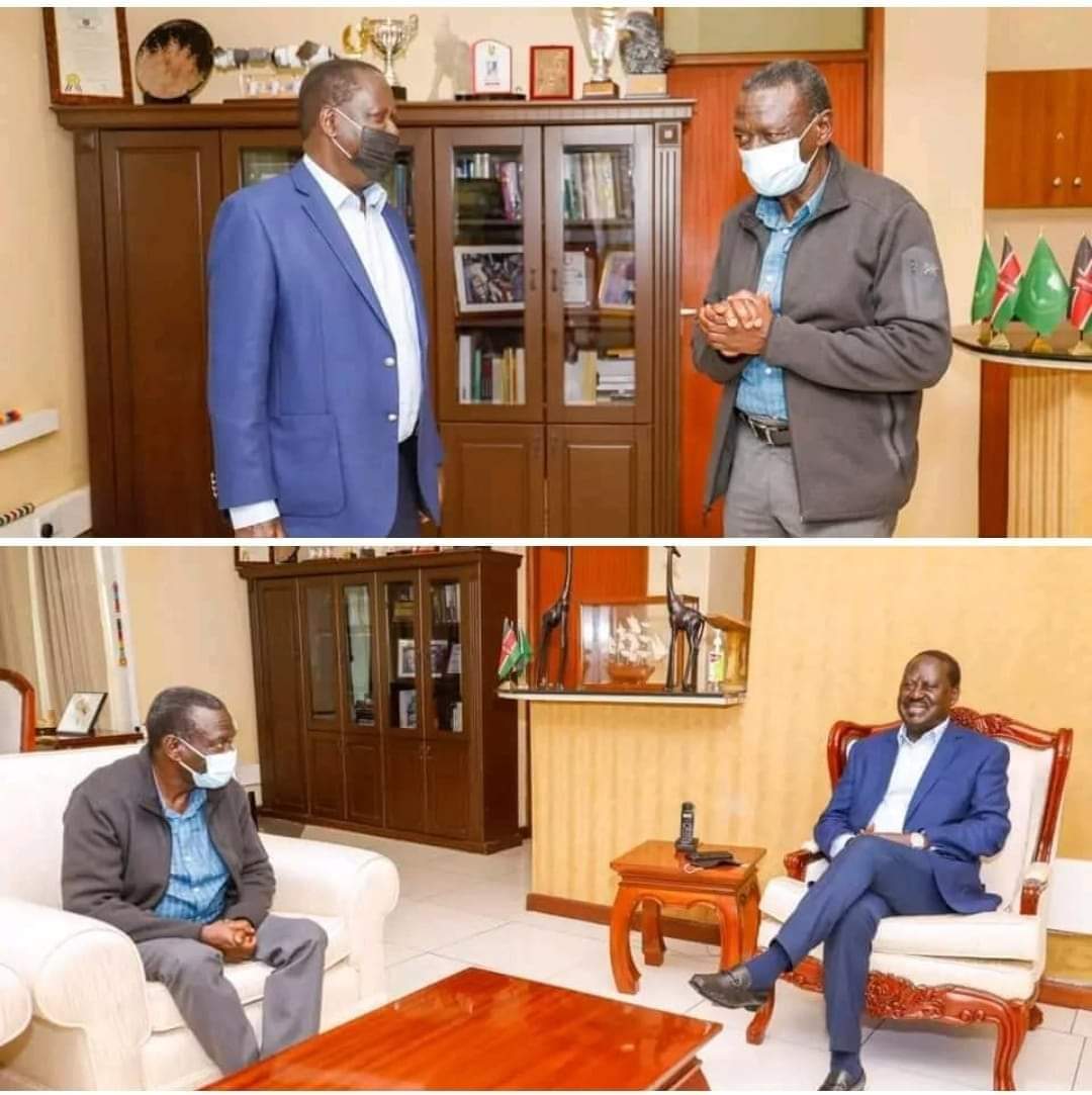UgandaCharts's tweet photo. Two perennial failures in one photo frame. Kenya's Raila Odinga and Uganda's Kizza Besigye!
#KenyaDecides2022 #kenyaelections2022 https://t.co/BYZSQV4Nne