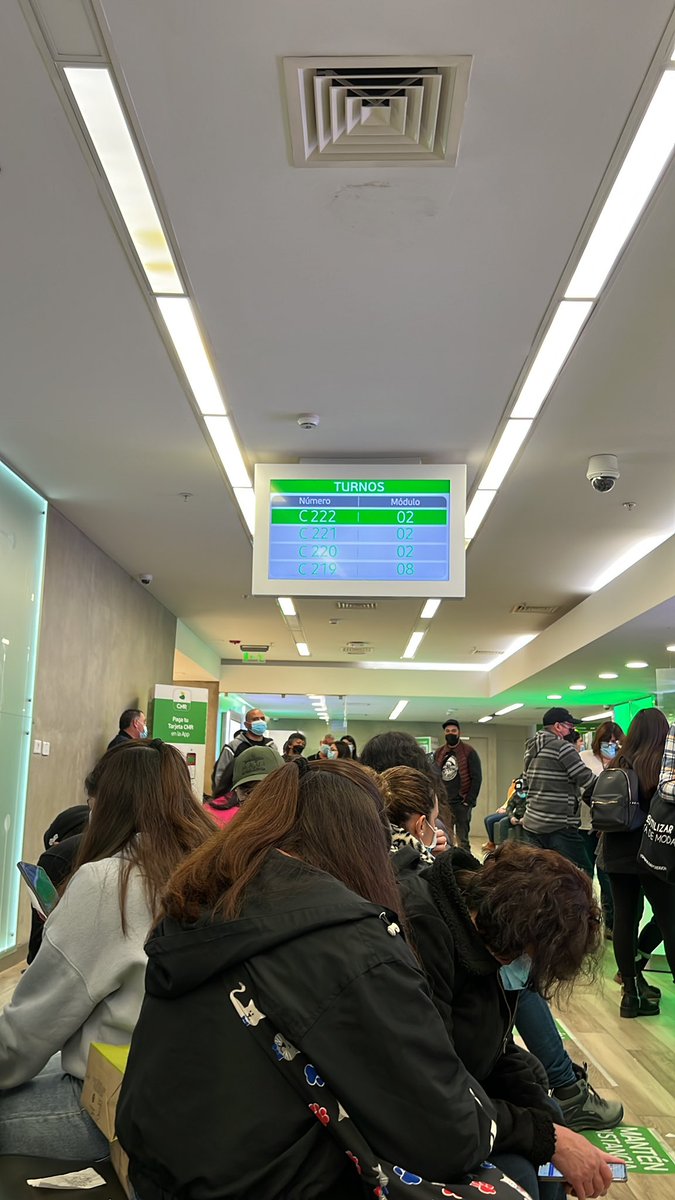 i_Stock's tweet photo. @CMRayudaCL una hora y media perdida yo y mucha gente… luego de que cerraran mi tarjeta Visa de forma unilateral vine a buscar una explicación pero por lo visto solo es el mal rato y cambio a Mastercard.. https://t.co/hlE8rI7COE