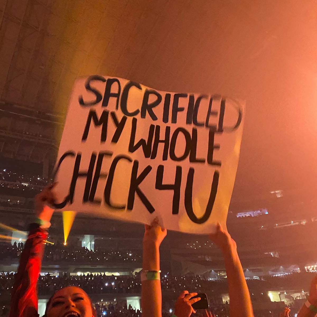 jaredkarr17's tweet photo. 3rd pic says it all #AfterHoursTilDawnTour https://t.co/Wgi8tiTcYY
