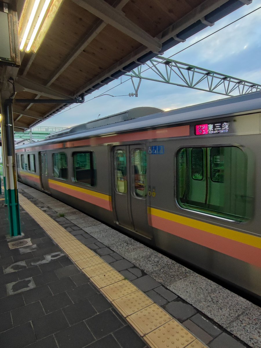 ma_kun_0316's tweet photo. 吉田駅始発にて東京へ
寝てないから電車でぐっすり💤
#弥彦線
#E128
#18切符 https://t.co/d1BQIQerL2