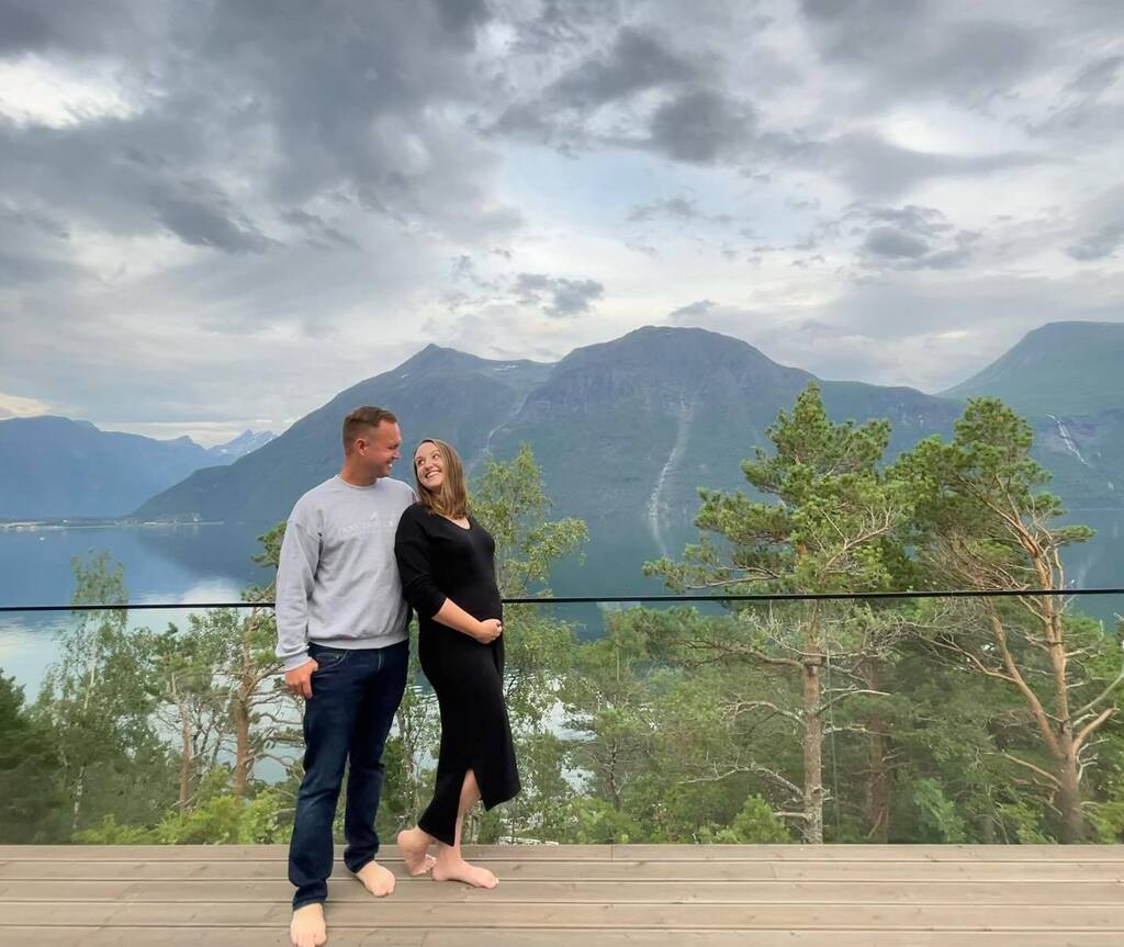 sjo423's tweet photo. Babymooning ✨🇳🇴

Baby K coming January 2023! https://t.co/KDbfVuOnYd https://t.co/cHcUxYNt2H