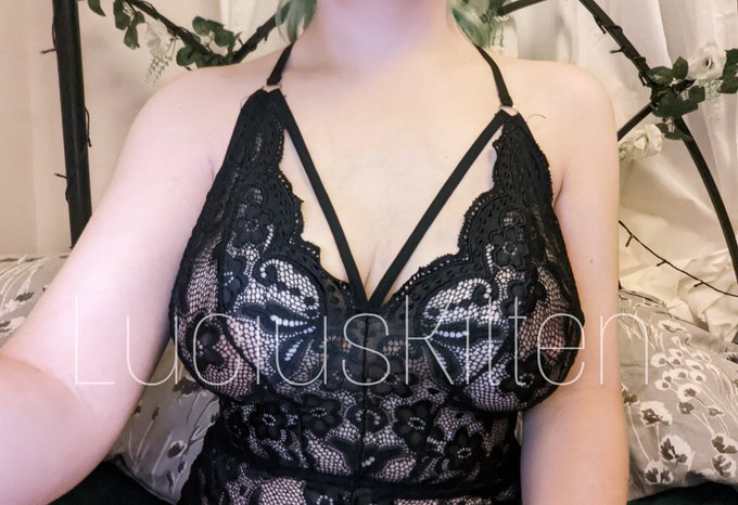 A. Look up into my eyes B. Look down C. Carry on looking at this view What would you choose?😋 https://t