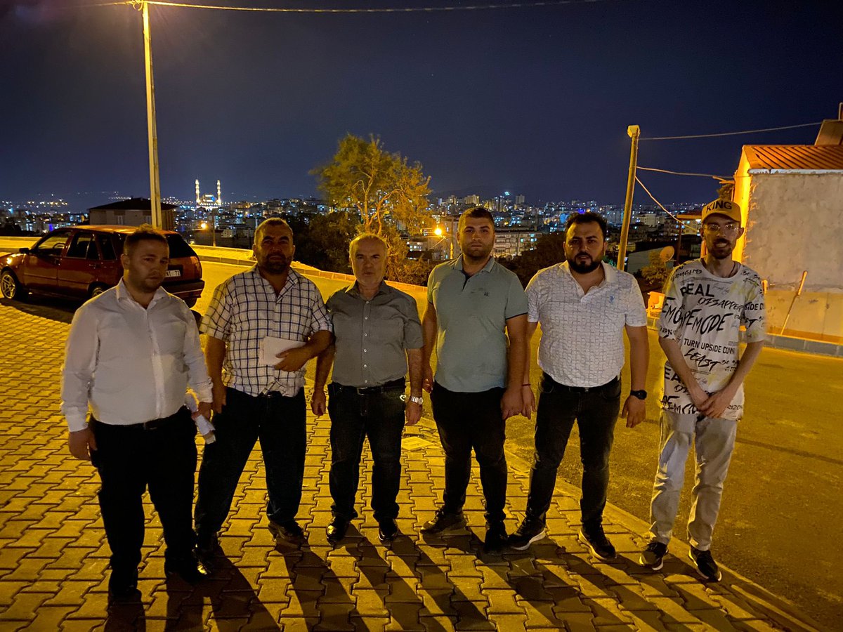 akgnconikisubat's tweet photo. 🎇21 Yıllık Başarımızla🎇

Partimizin kuruluşunun yıl dönümüne özel kıymetli Cumhurbaşkanımız @RTErdogan 'ın 21. Yılımıza özel mektuplarını kapı kapı dolaşıp vatandaşlarımıza ulaştırıyoruz.💪

🏘Onikişubat Heryerde👣 https://t.co/qogX6vDMfo