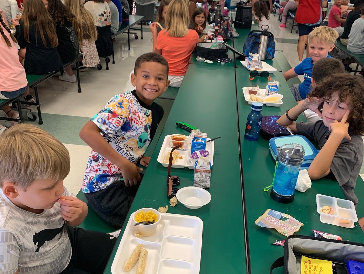 cypresscreekvcs's tweet photo. 1st day of school was busy around campus. It was a great day indeed! Thank you to all our otters for making it a great day. #ottersmatter #ottersfirst #ottersSWIM https://t.co/aHzg1s1J38