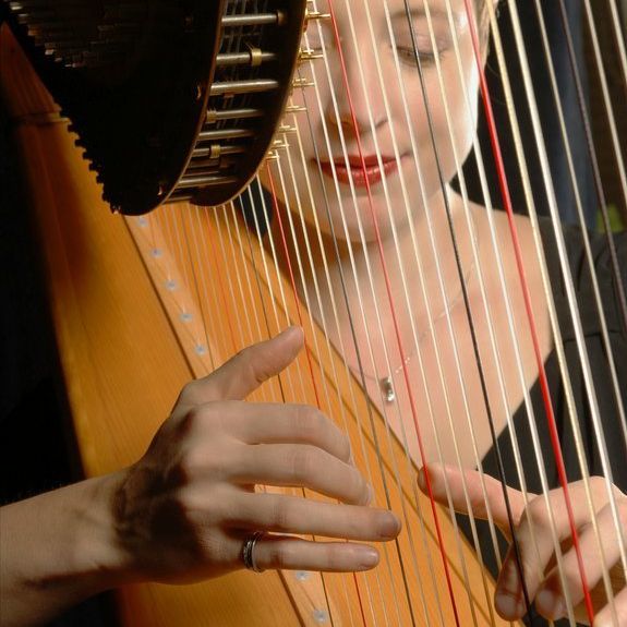 Alison Read is teaching a new harp class (MUSI 2124.001 Musical Ensemble I - Harp Ensemble) this semester! No prior experience on the harp is needed. The class caps at 4 students, so register soon!
#harp #music