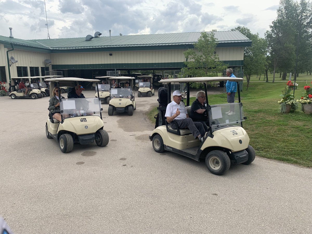 AMCshortlinecda's tweet photo. Great afternoon for a round of #AMCgolf with members and guests in Manitoba! 

Thank you to sponsors @ThunderMkt @CloverdalePaint @aicsupplyinc @Axalta #HiTechSeals @wal_group @WalingaInc &amp; @wildwoodtrucks! https://t.co/UG04Iz1Vwi