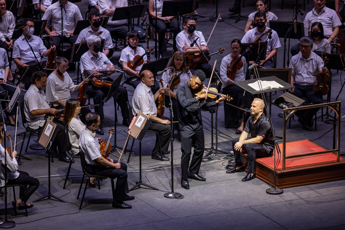 PrimoArtists's tweet photo. Official photos from @RandallGoosby’s debut with Yannick @NezetSeguin and the @PhilOrch! 

“Goosby knocked it off with great pizzazz. Nezet Seguin was clearly entranced. The crowd jumped to its feet with wild cheers.”

📸: @BiglerStudio https://t.co/bHkIBPadyT