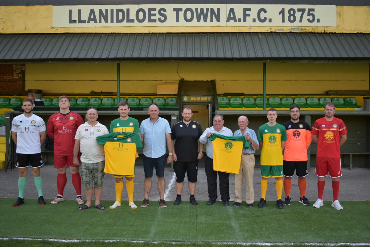 LlaniTownfc's tweet photo. Last Friday was the official launch of all 3 of our new kits kindly sponsored by our new principal sponsors @HafrenFurnish and @RichardGeorgeJ5 
New kits presented to the team by representatives of both local firms. https://t.co/WfHb67gO6X