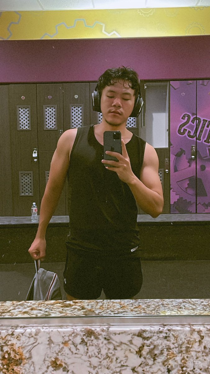 Sambrinchi7's tweet photo. မှန်ရှေ့ရောက်တိုင်း 😎 #fitness #myanmarguy https://t.co/Iq72Ge6jmM