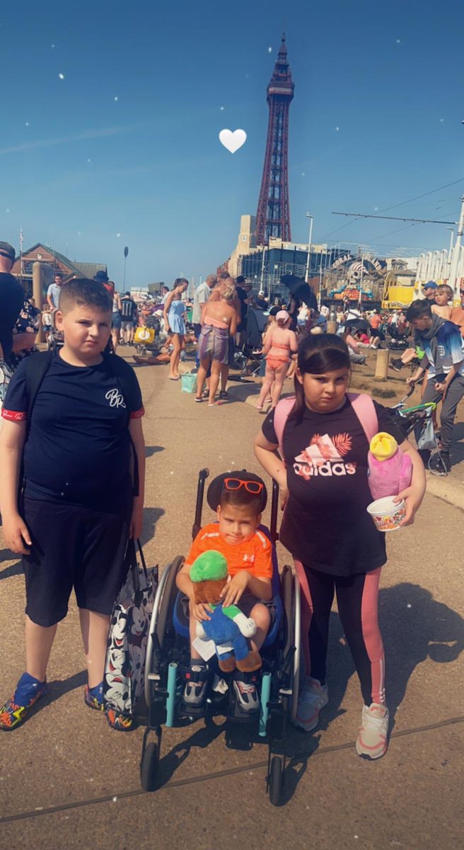 sahera_1988's tweet photo. Had a great time in Blackpool also got to see the Airshow which was amazing.. weather was too hot &amp; was well jam packed 🥰 https://t.co/TEu0KKp2PV