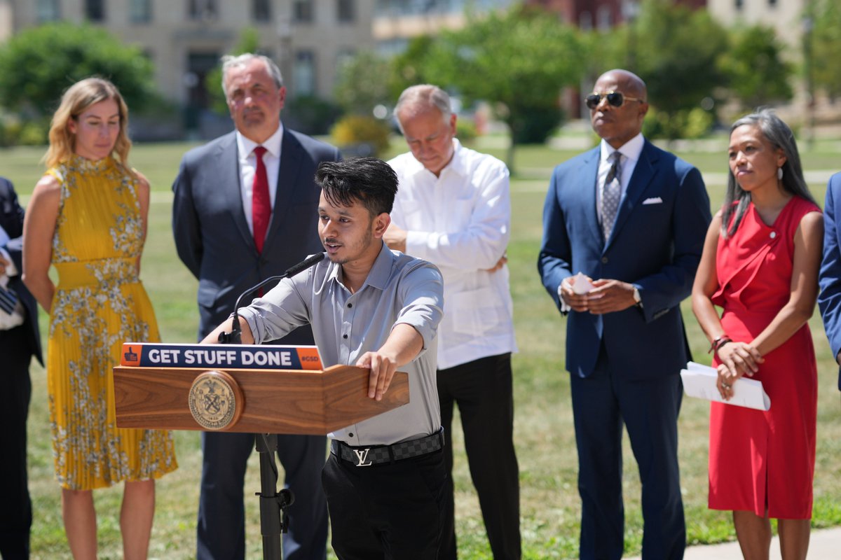 NYCMayor's tweet image. Today, we announced an innovative new talent development initiative that will help place nearly 2,300 low-income New Yorkers on the trajectory to careers our construction transportation and utilities sectors.

Introducing NYC PINCC: www1.nyc.gov/office-of-the-…