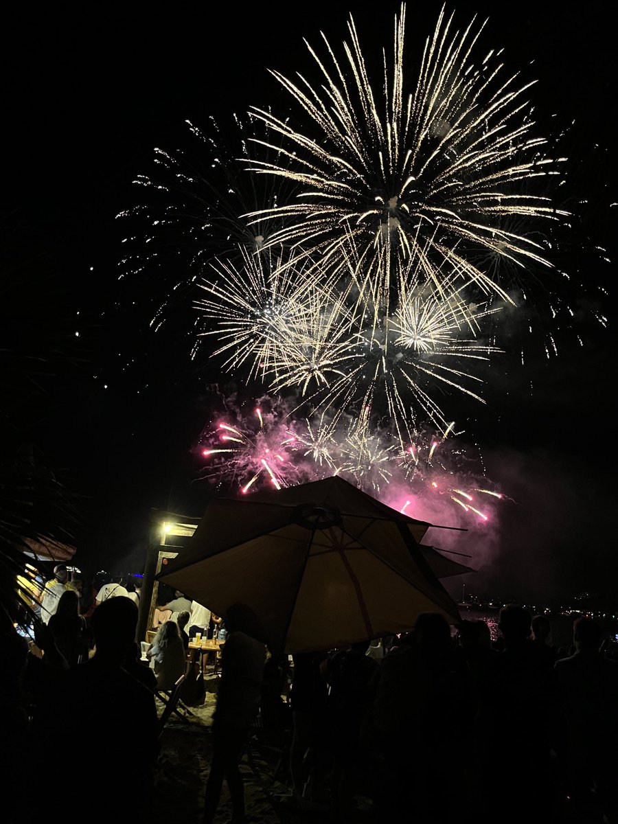 Ik ben normaal niet van het vuurwerk, maar nu in Grimaud een show gezien.. Wat gaaf!