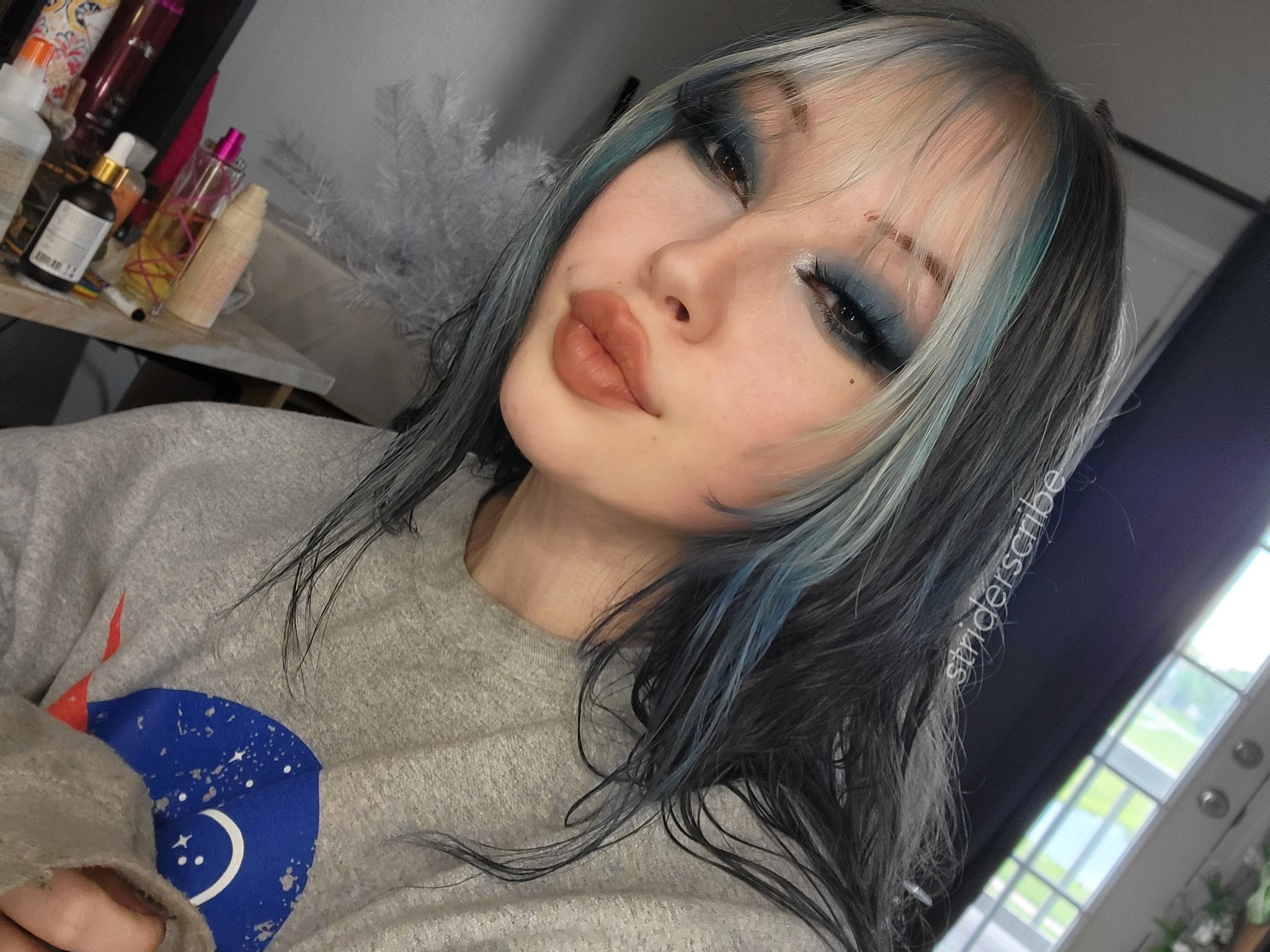 striderscribe 💕 on Twitter: "blue for today 🤸🏼‍♀️ https://t.co/4NxzSCecIe" / Twitter