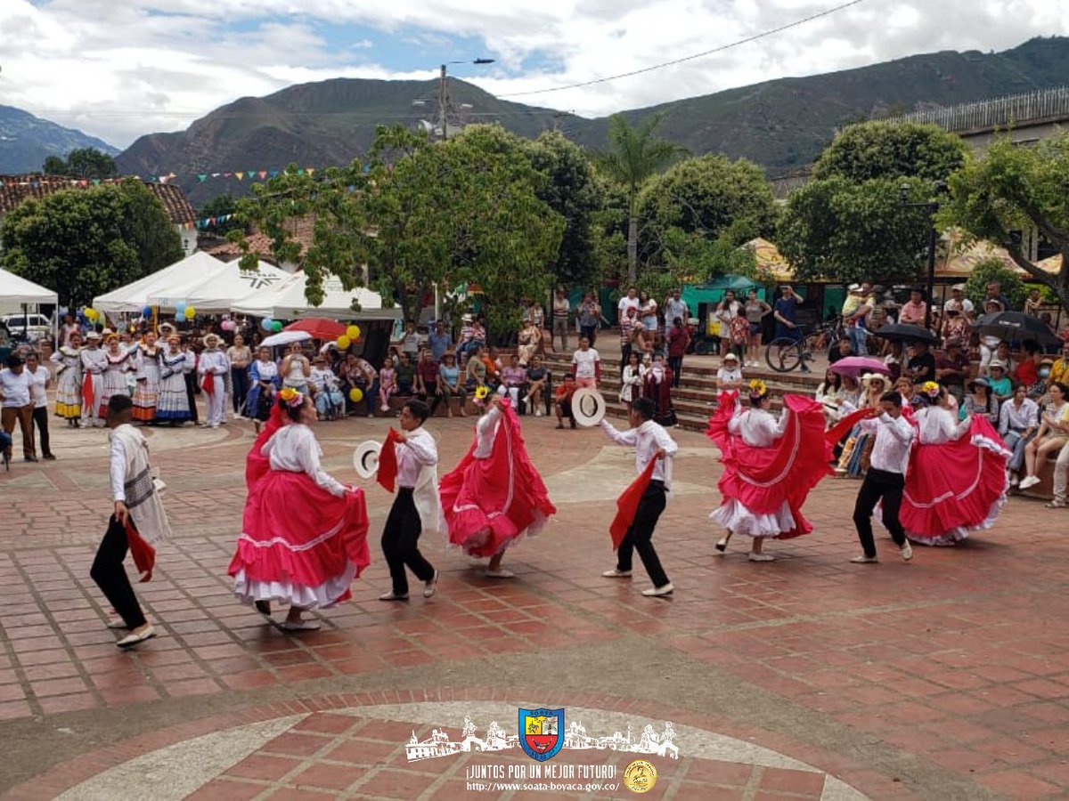 AlcaldiadeSoata's tweet photo. Gran participación del Grupo de Danzas de Soatá en el Festival Folclórico de Capitanejo Santander 💃🏻🕺🏻🎉. 
Nos sentimos orgullosos del talento cultural y artístico del que goza nuestra querida Soatá, gracias a la invitación de la Alcaldia Capitanejo. https://t.co/dU6eJPXiDv
