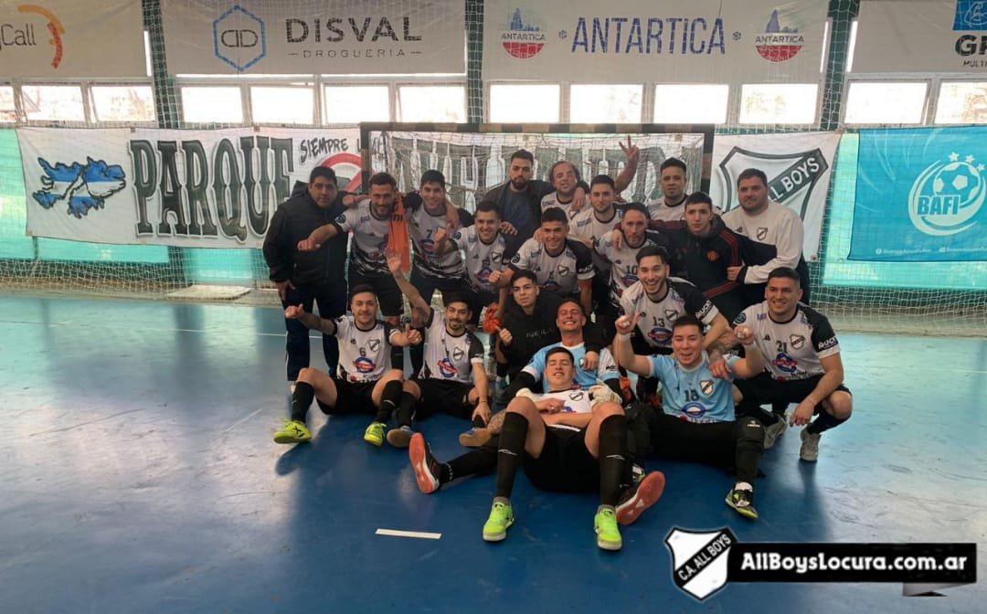 AllBoysLocura's tweet photo. Futsal Masculino BAFI: El equipo de #AllBoys pasó a los octavos de final..
Tras ganarle 5 a 4 por penales a #Platense, luego del empate por 2 a 2..
Los goles del Albo fueron hechos por Lautaro "Mago" Carrizo y Luis Flores!! https://t.co/LN2tNcYGmm