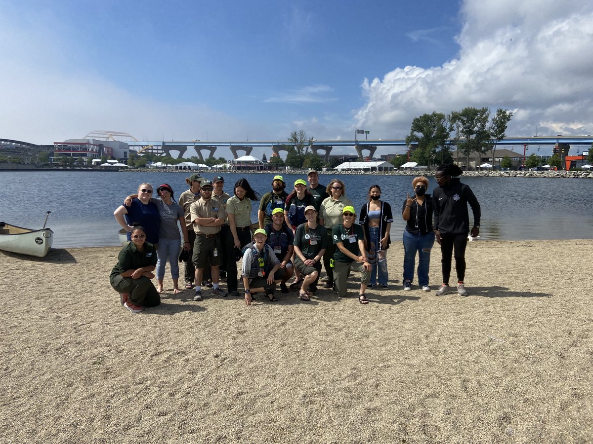 Canoemobile is in Milwaukee! Thanks to support from @BLMNational and @forestservice Wilderness Inquiry & partners are connecting communities to nearby nature.
@RiveredgeNC @EscuelaVerdeWI @LakeshoreSTPark @BLM_ES @usfs_r9 @WDNR
#FSUrbanConnections
📷  - Carly Rhodes