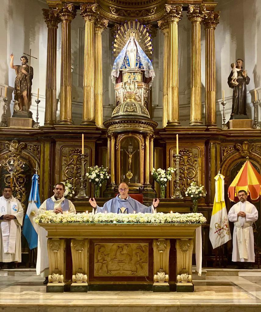 jmolaizola's tweet photo. Qué bonito poder celebrar La Asunción en la catedral de Morón. Gracias a @beenernest y a toda la comunidad por la acogida. Que cada uno de nosotros encontremos el modo de hacer de nuestra vida un Magnificat https://t.co/39BmZmlDfB