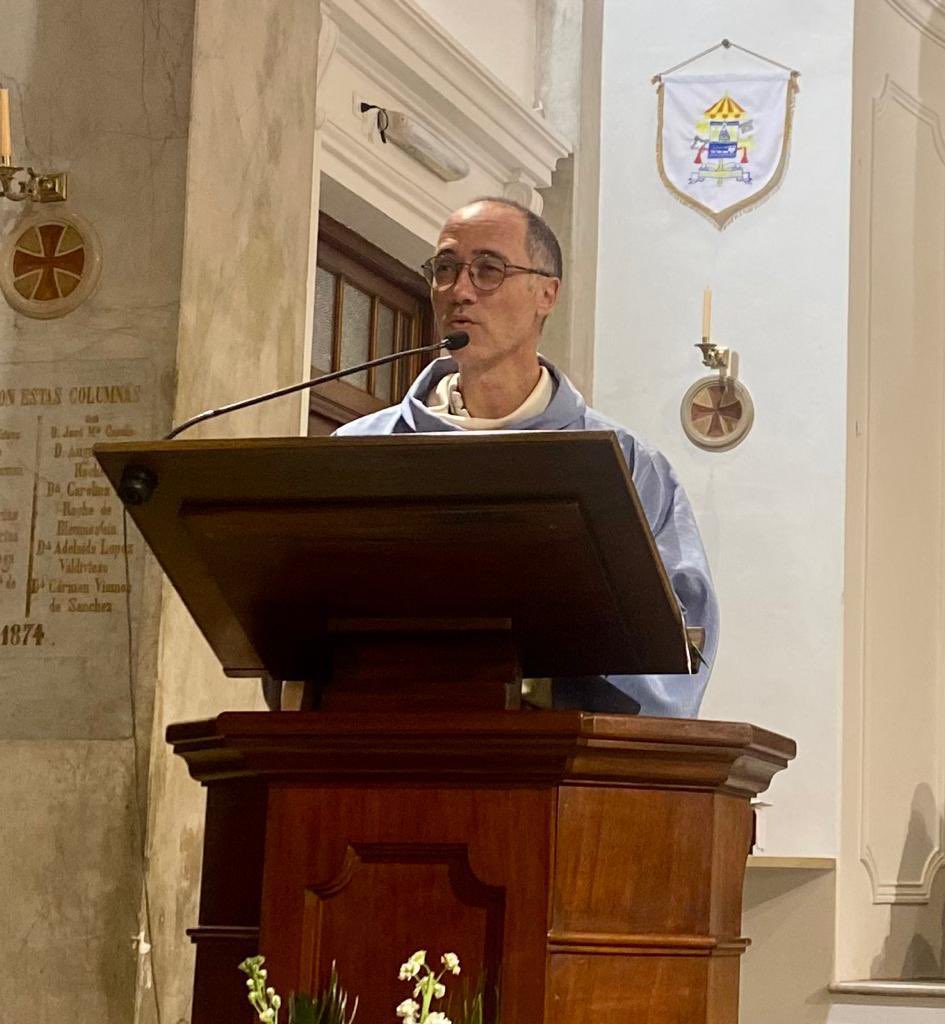 jmolaizola's tweet photo. Qué bonito poder celebrar La Asunción en la catedral de Morón. Gracias a @beenernest y a toda la comunidad por la acogida. Que cada uno de nosotros encontremos el modo de hacer de nuestra vida un Magnificat https://t.co/39BmZmlDfB